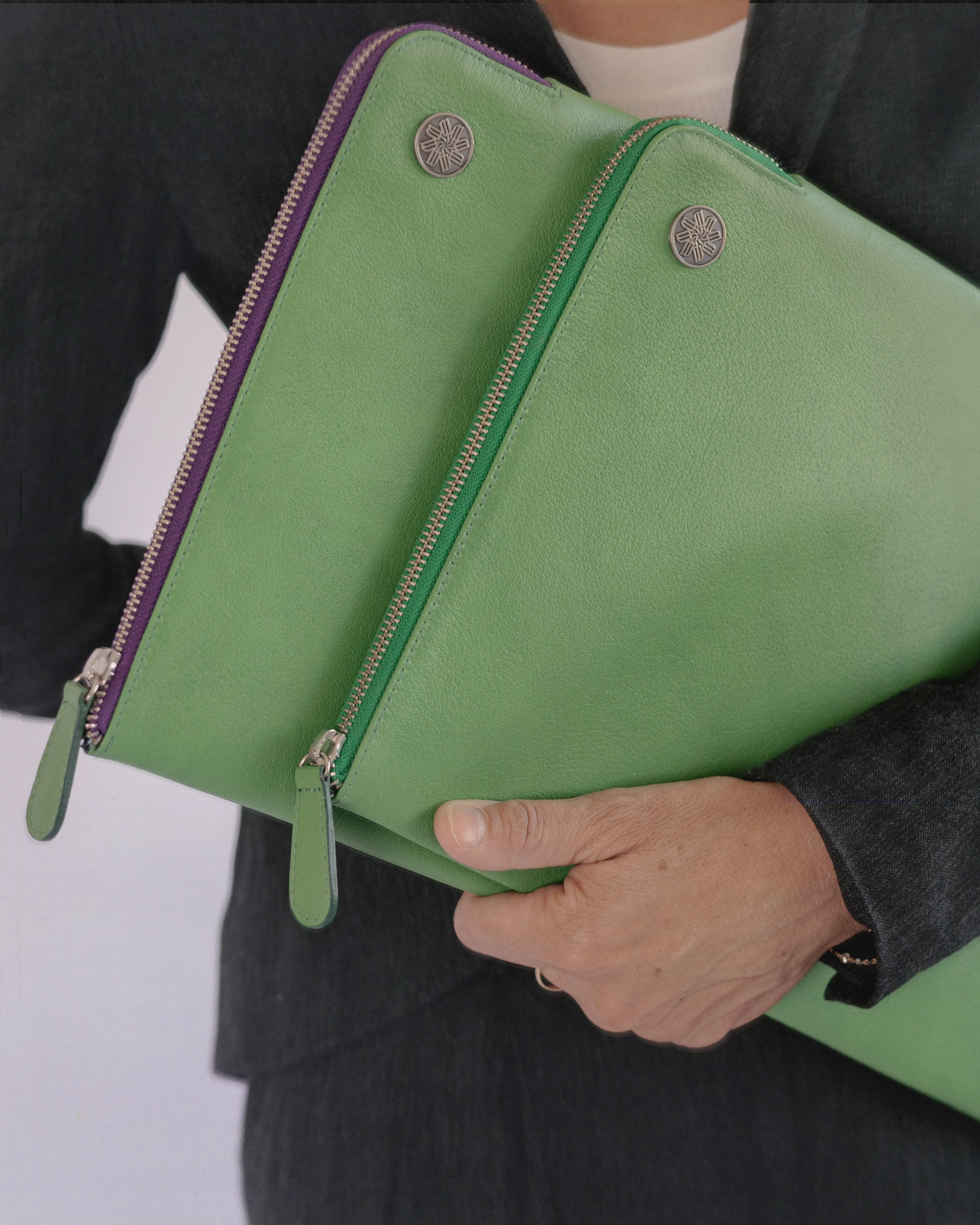 Plugg - Green ( Purple zip )