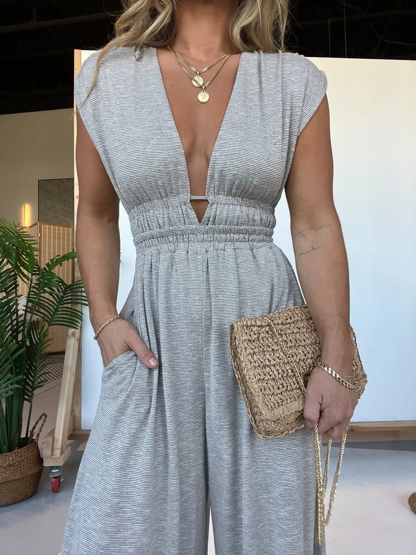 👗SUMMER HOT SALE 49% OFF🎁2024 NEW DEEP V HI LO HEM JUMPSUIT WITH POCKETS