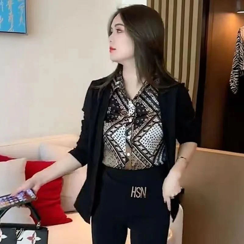 🎁Offer 50% OFF⏳Printed Splicing Fake 2-piece Shirt for Women