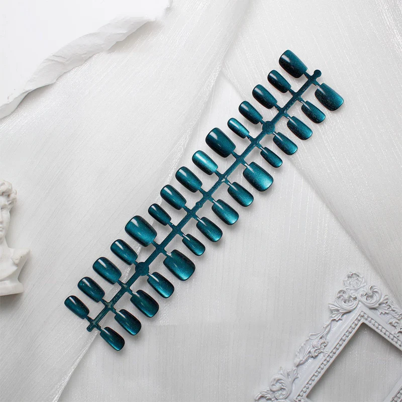 💫Cat Eye Press-On Nails Set – 3 Sizes