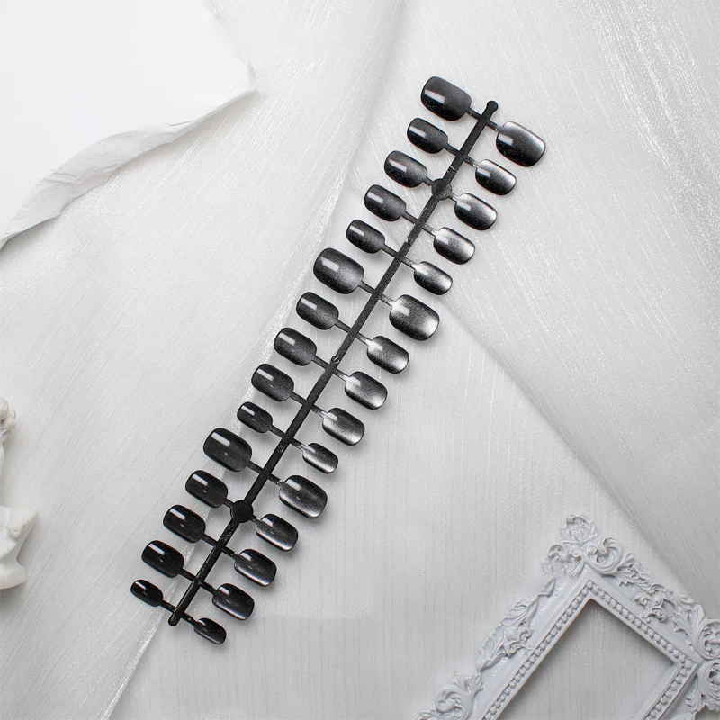 💫Cat Eye Press-On Nails Set – 3 Sizes