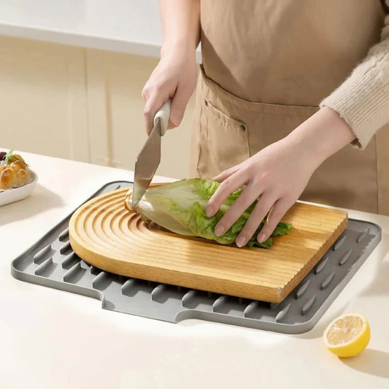 💥No-Spill Silicone Worktop Saver – Heat-Resistant & Non-Slip Mat for Drip-Free Drying💥