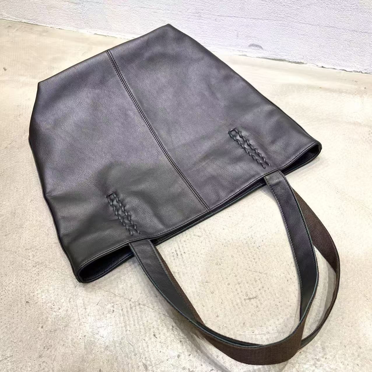 Black Genuine Leather Tote Bag with Exterior Pocket